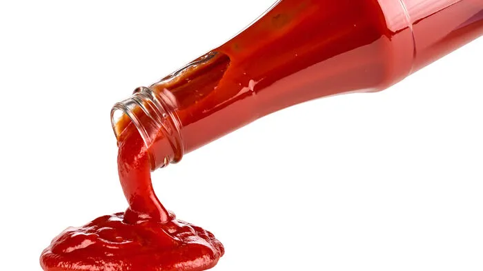 Wer sich sicher sein will, dass in der roten Soße nichts Ungesundes steckt, kann sich Ketchup ganz leicht selber machen
