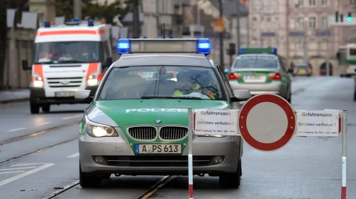 Die Evakuierung eines großen Teils der Augsburger Innenstadt wegen einer Fliegerbombe hat am Sonntag länger gedauert als geplant.