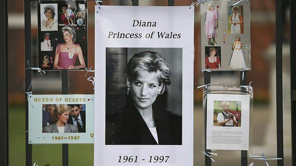 20 Jahre nach ihrem Tod wird auch der Zaun des Kensington Palace mit Diana-Erinnerungen bestückt  