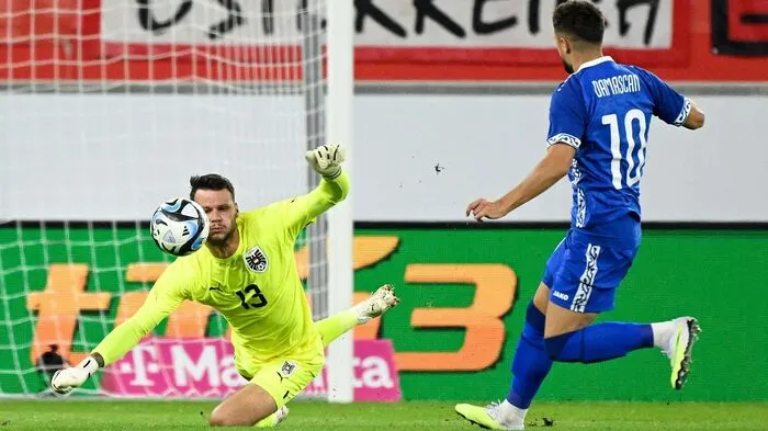 Daniel Bachmann: 2 In seinem 14. Länderspiel sorgte ein Aussetzer für das frühe 0:1. Der Watford-Legionär bewies einmal mehr, dass seine größten Mängel fußballerischer Natur sind.