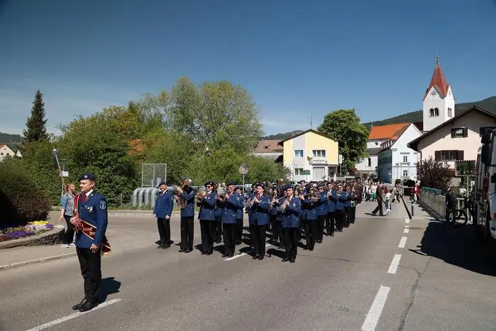 Musikalisch umrahmt wurde die Messe von der Werkskapelle Pöls, die im Anschluss auch den Einmarsch zum Rüsthaus sowie den Frühschoppen begleitete. 