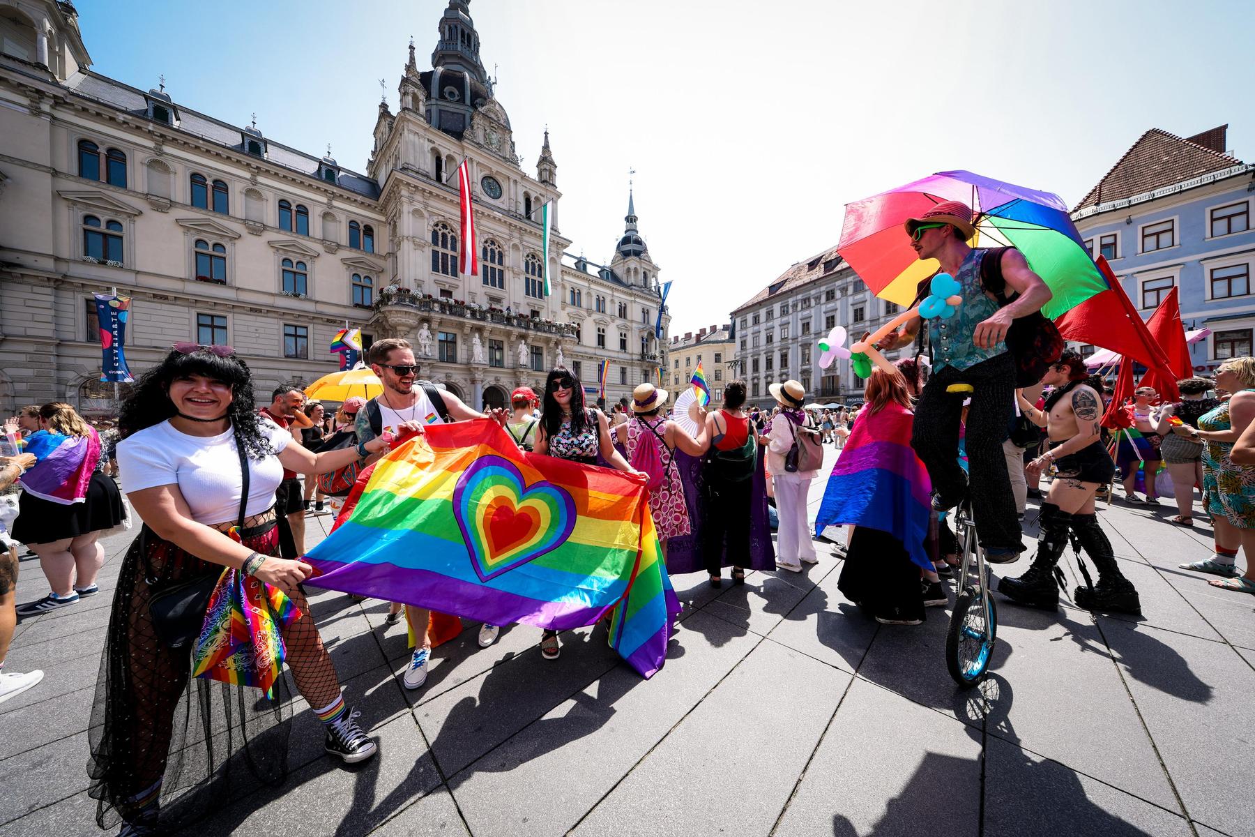 Graz: Tausendschaft beim Christopher Street Day in Graz