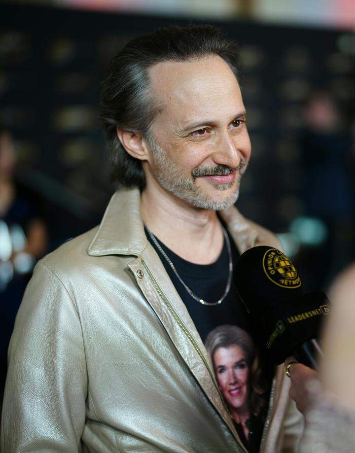 "Der Onkel"-Co-Star Michael Ostrowski nahm den Preis für Anke Engelke entgegen