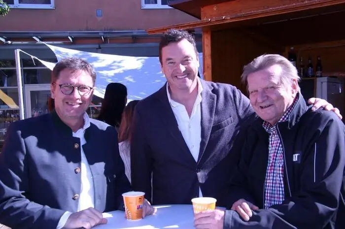 Unter den vielen Besuchern waren auch Bürgermeister Jochen Bocksruker und Stadtrat Andreas Albrecher. 