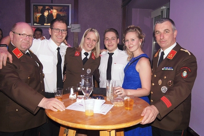 In der Disco im Erdgeschoss sorgte ein DJ für tolle Stimmung. Die Sekt-Bar war wie immer Treffpunkt vieler Gäste. Nach einer spannenden Mitternachtsverlosung mit tollen Hauptpreisen wurde noch bis in den frühen Morgenstunden getanzt und gefeiert.