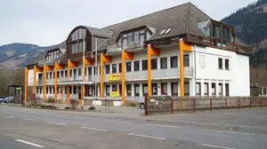 Das ehemalige Gemeindeamt Oberaich steht zum Verkauf