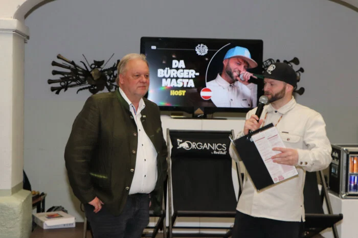 Bei der Begrüßung Bürgermeister Martin Treffner und „Da Bürger Masta“ Manuel Pölzl.