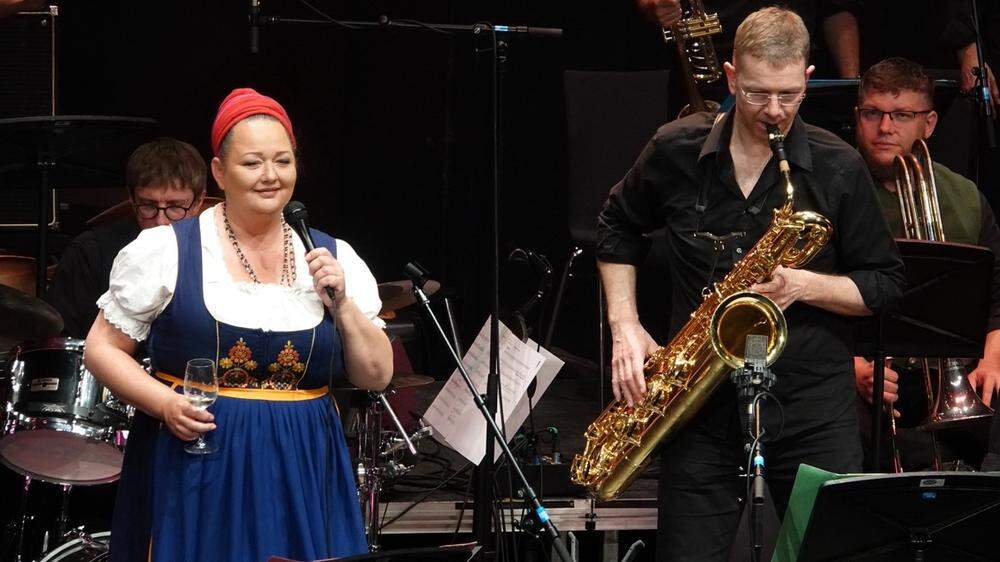 Die stimmgewaltige Tini Kainrath sang mit dem oberösterreichischen Jazz-Orchester