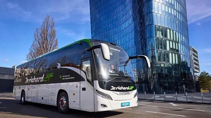 Die elektrifizierten Busse haben eine Reichweite von 450 Kilometern 