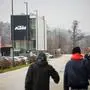 12.12.2024, Mattighofen, AUT, Unterwegs in Innviertel, Themenbild, Symbolbild, Verschiedene Themenbilder, KTM, Insolvenz, im Bild Außenansicht, KTM, Werk, Mattighofen, Hauptwerk, Mitarbeiter beim Verlassen des Werkes, *** 12 12 2024, Mattighofen, AUT, On the road in Innviertel, theme picture, symbol picture, various theme pictures, KTM, insolvency, in the picture exterior view, KTM, plant, Mattighofen, main plant, employees leaving the plant,