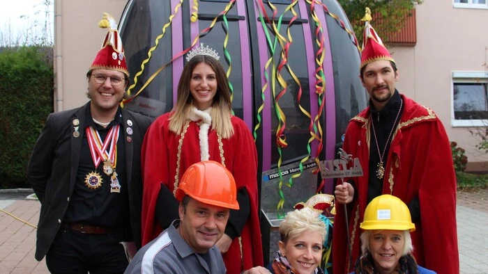Die Truppe um KISTA-Chef Andi Hobel (links im Bild) präsentierte sich schon zum Faschingsauftakt gut gelaunt und gibt berechtigte Hoffnung für eine närrische Zeit.