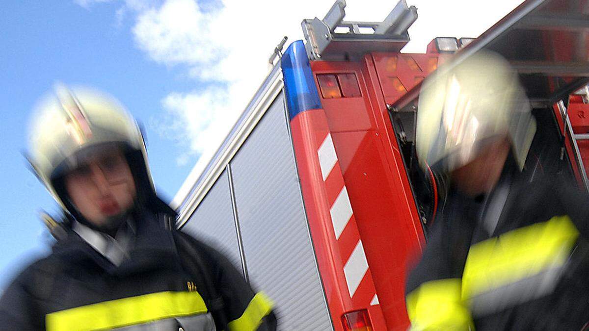 Die Feuerwehrleute befreiten die Bewusstlose (Archivbild)