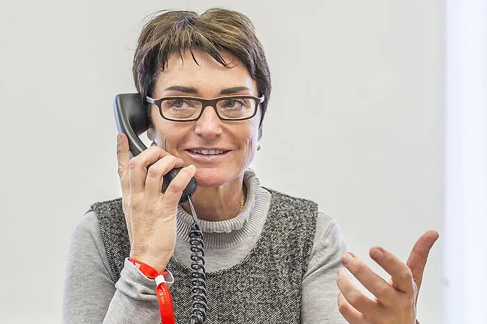 Beate Prettner wurde 1965 geboren, ist Mutter von drei Töchtern und lebt in Lebensgemeinschaft in Maria Gail bei Villach. Ihr Vater Franz Prettner war Gemeinderat in Villach, 15 Jahre Landtagsabgeordneter in der Ära Leopold Wagner sowie Bundesvorsitzender der SPÖ Bauern. Petttner promovierte 1990 in Wien an der Alma Mater Rudolfina zur Allgemeinmedizinerin und beendete ihre Facharztausbildung zur Frauenärztin 1998. Bis zu ihrem Eintritt in die Landesregierung war sie Oberärztin für Gynäkologie und Geburtsheilkunde am LKH Klagenfurt. Ihr politischer Werdegang begann am 31. März 2004, als Prettner Abgeordnete zum Kärntner Landtag wurde. Im April 2013 wurde die SPÖ-Politikerin zur Landesrätin angelobt.