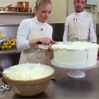 So entsteht die Hochzeitstorte