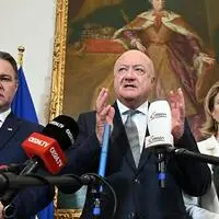 Vizekanzler Andreas Babler (SPÖ), Bundeskanzler Christian Stocker (ÖVP) und Außenministerin Beate Meinl-Reisinger (Neos) 