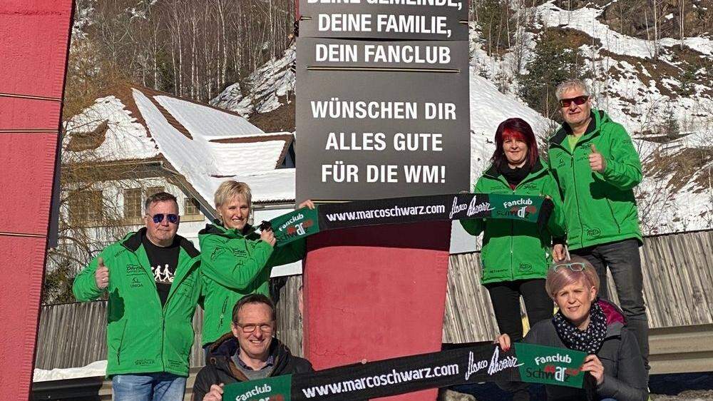 v.l. Rudi Schwarz, Angelika Schwarz, Michael Maier, Beatrix Kerschbaumer, Anja Schmied und Wolfgang Kerschbaumer wünschen Marco Schwarz viel Glück bei der Ski-WM.