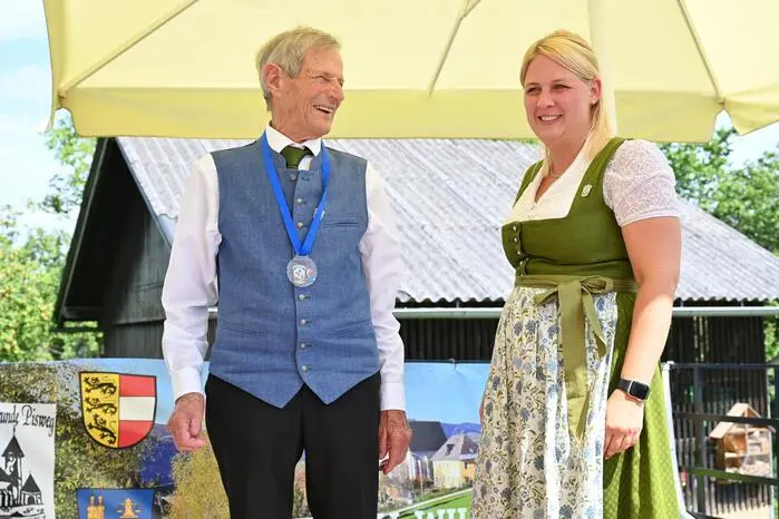 Eine besondere Ehrung erhielt Felix Knapitsch (im Bild links), für seine 66-jährige aktive Mitgliedschaft wurde er mit dem Felix-Orden ausgezeichnet. 