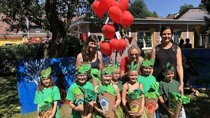 Die Schulkinder bekamen selbstgebastelte Schultüten