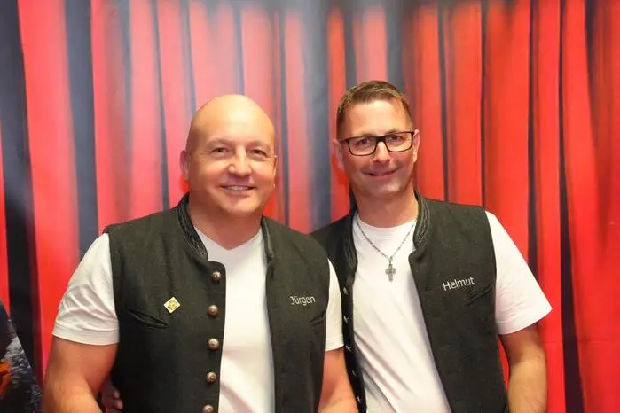 „Fezzz-Juhe“ mit Jürgen Mayer und Helmut Huber sorgten für fetzige Musik während der Premierensitzung
