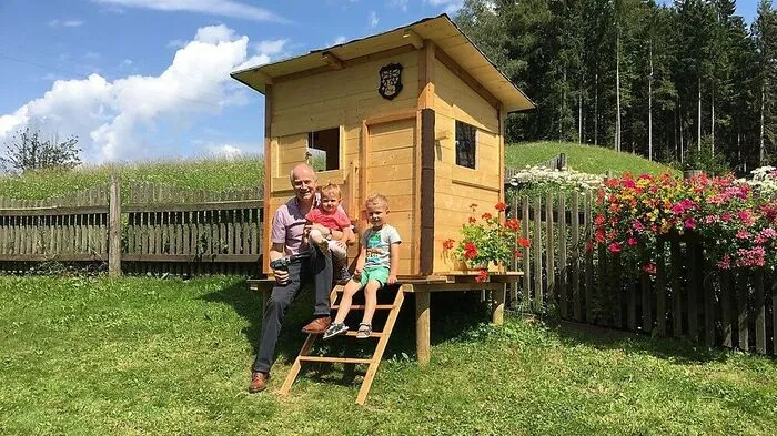 Seitinger mit Enkelkindern