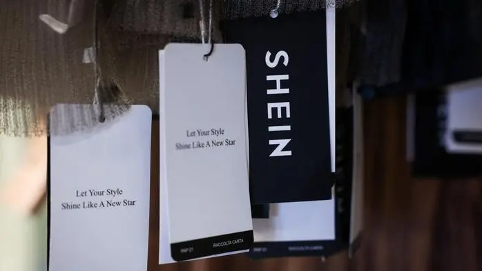 Shein-Mode im Kaufhaus Bazar de l’Hôtel de Ville in Paris | Der E-Commerce-Riese Shein drängt auf die Börse