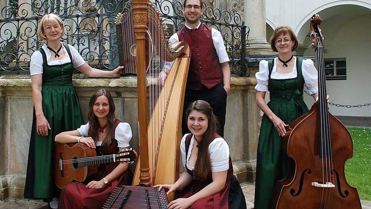 Der Kärntner Harfenklang tritt im Schloss Albeck auf