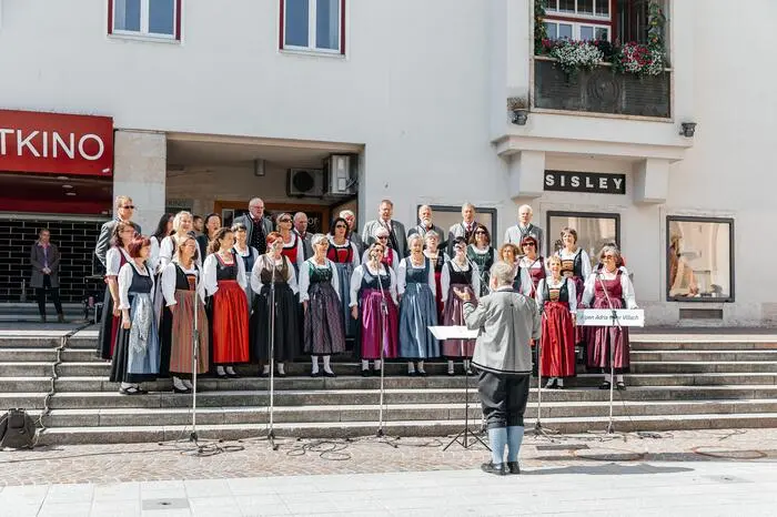 Mit dabei waren, unter anderem, der Alpen Adria Chor Villach, der Schulchor Peraugymnasium, der Polizeichor Villach oder die Sängerrunde Fellach-Oberdörfer