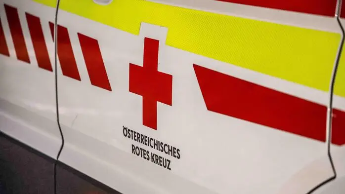 Die Rettung brachte die beiden verletzten Mädchen ins LKH Leoben. 