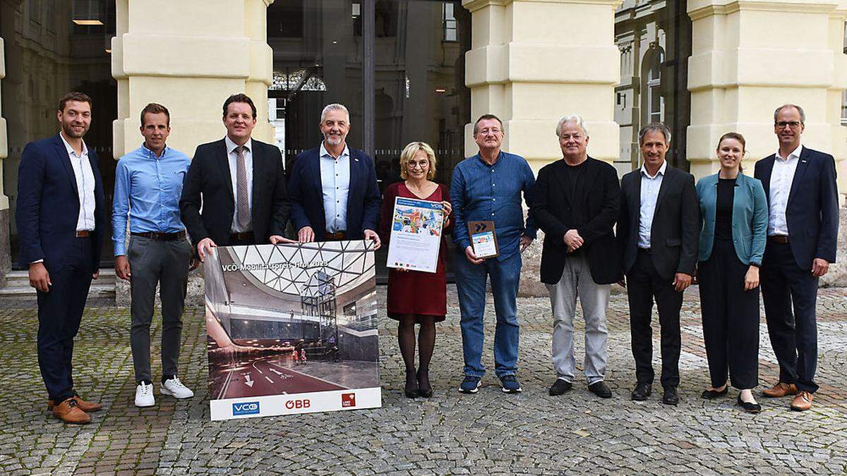 Die Übergabe des -Mobilitätspreises an die Verantwortlichen des  Mobilitätszentrums Bahnhof Lienz erfolgte im Landhaus Innsbruck
