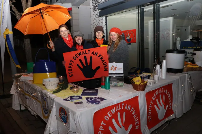 Auch die Sorpitmistinen Club Feldkirchen war mit einem Stand "Gegen Gewalt an Frauen" vertreten