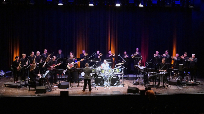 Die Big Band Weiz wurde vor 40 Jahren von Werner Gissing gegründet und bot jetzt unter der Leitung von Christoph Pfeiffer zum Jubiläum ein großartiges Big Band-Konzert .