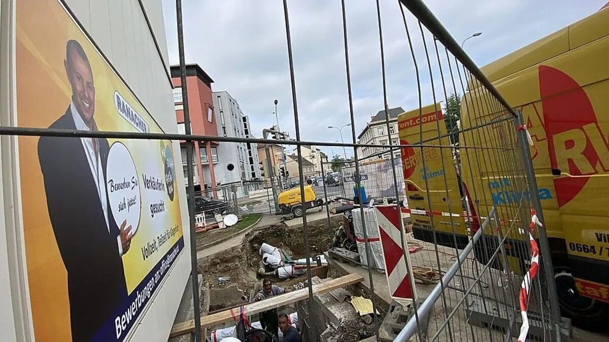 Vor dem Rothauer Hochhaus wird noch an den Versorgungsleitungen gearbeitet