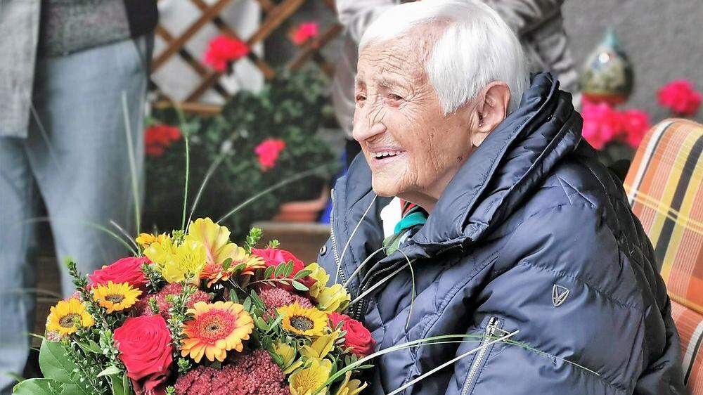 Ilona Wulz wurde 98 Jahre alt und als erste Frau mit dem Ehrenring der Marktgemeinde Bad Bleiberg ausgezeichnet