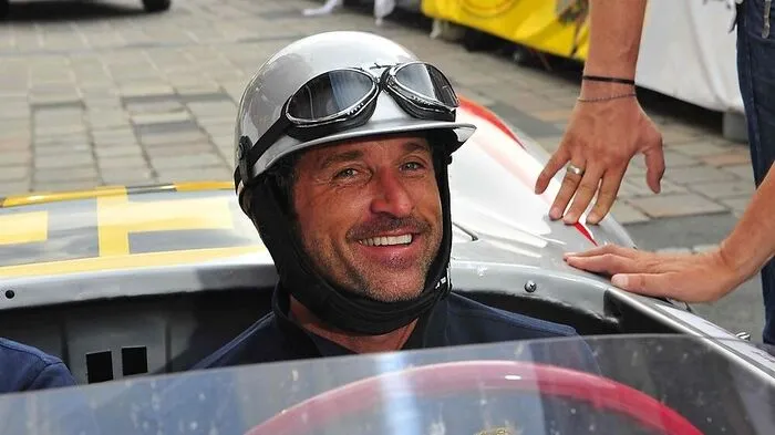 Den größten Spaß hat der leidenschaftliche Hobby-Rennfahrer und Besitzer eines Rennstalls eindeutig hinter dem Steuer eines legendären Boliden. Vor zwei Jahren scheuchte er einen 550 Spyder aus dem Porsche-Werksmuseum durch die Obersteiermark.