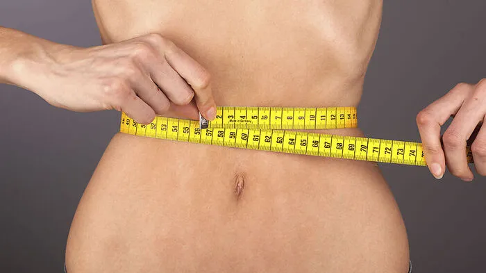 Junge Frauen zelebrieren ihre Essstörung