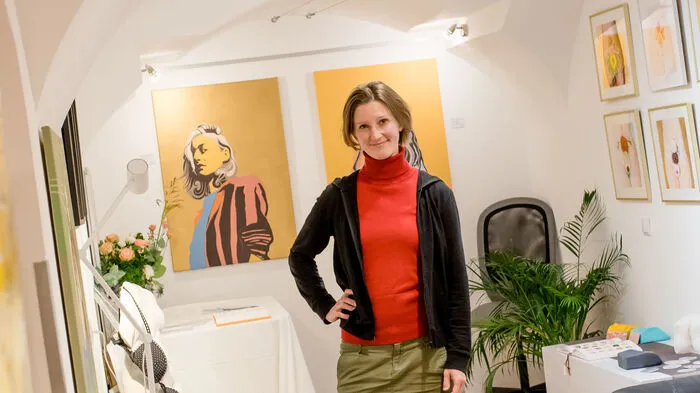 Organisatorin der Ausstellung Valerie Tschida „female*Identity“ in der Grazer Sporgasse.