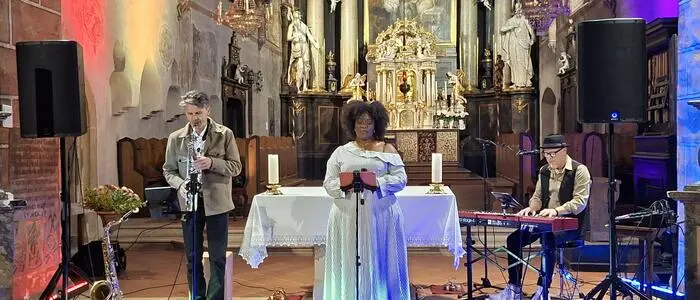 Emely Myles sang in der Brucker Pfarrkirche