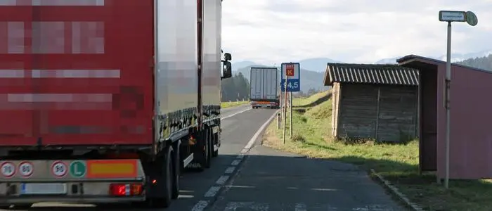 Jedes achte von durchschnittlich knapp 2100 täglichen Fahrzeugen ist laut den jüngsten Daten der Zählstelle Eis ein Lkw
