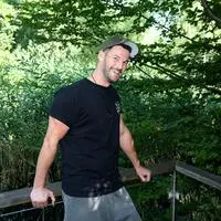 Paul Pizzera ist zwar ein „Gute-Laune-Spezialist“. Aber auch in seinem Leben ist nicht immer alles geradeaus und rund gelaufen