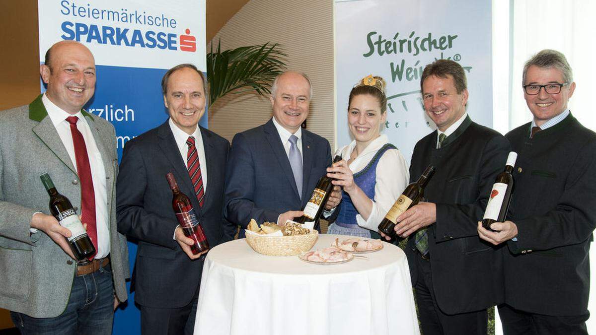 Franz Kapper (Wein Steiermark), Franz Kerbe ( Vorstand Steiermärkische Sparkasse), Landesrat Johann Seitinger, Weinprinzessin Madeleine Legat, LK-Präsident Franz Titschenbacher und Werner Luttenberger, Geschäftsführer Wein Steiermark und Weinbaudirektor