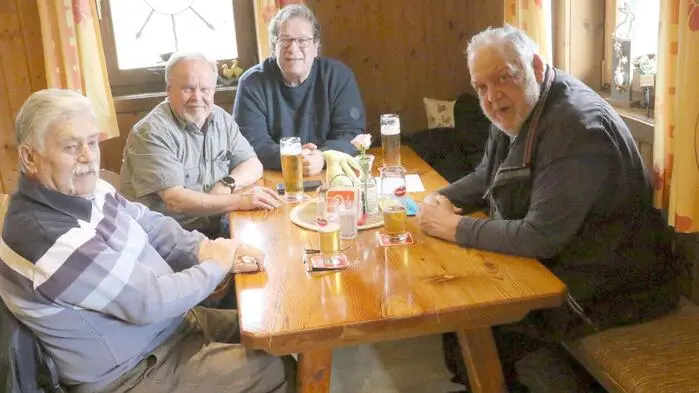 Ab heute hat der allseits bekannte „Radlerstop“ der Familie Evelin und Franz Leitgeb nahe der „Jacques Lemans-Arena“ in Unterbergen bei St. Veit seinen Winterschlaf beendet. 