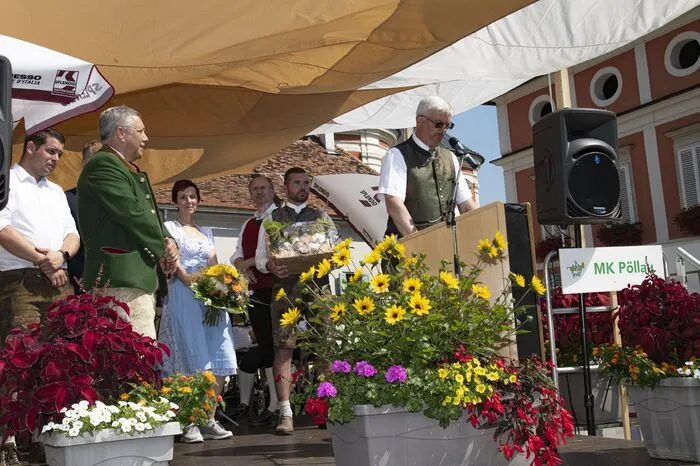 Musikalisch umrahmt wurde der Festakt von der Musikkapelle Pöllau, sehr viele Besucher und Besucher-innen genossen anschließend das stimmungsvolle Marktfest, musikalisch begleitet von der Band „Die Blechschwoaßa“.