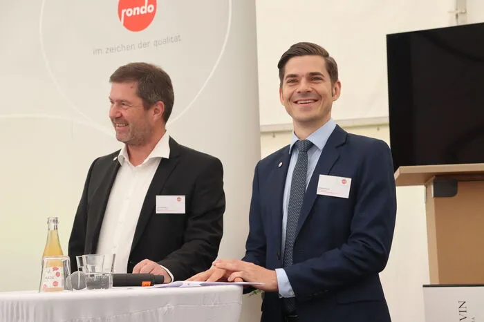 Vorstand Udo Neubaur mit Betriebsleiter Robert Posch.