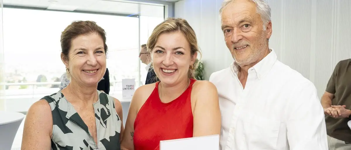 Lisa Ell-Mayer mit ihren Eltern Gudrun und Kurt bei der Verleihung „Top 30 unter 30“