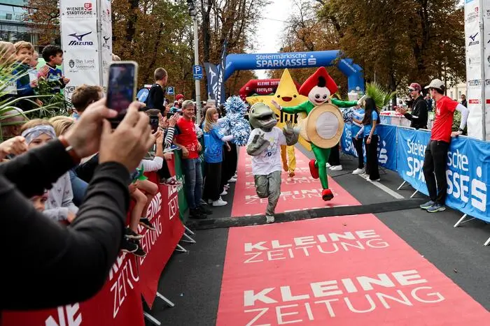 GRAZ,AUSTRIA,10.OCT.26 - RUNNING - Graz Marathon, side events. Image shows the mascots run. Photo: GEPA pictures/ Matic Klansek