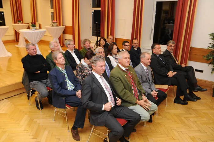 Unter den Ehrengästen befanden sich etwa auch Michael Viertler (Bürgermeister von Deutschfeistritz, 1. Reihe links) und Landesarchiv-Direktor Gernot Peter Obersteiner.