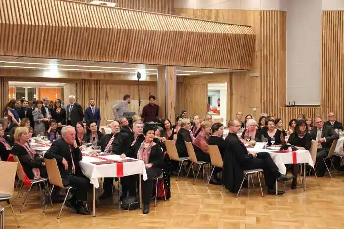 Zahlreiche Gäste fanden den Weg in den Festsaal der Neuen Burg.