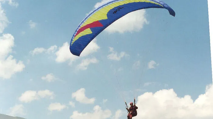 Bis zu 500 Paragleiter gehen pro Tag auf der Emberger Alm in die Luft