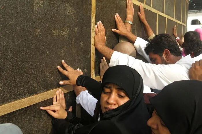 Bei der muslimischen Pilgerfahrt Hadsch kommt es oftmals zu tödlichen Zwischenfällen. Im Vorjahr starben bei einer Massenpanik am 24. September laut Zahlen aus 34 Staaten mindestens 2097 Pilger. 