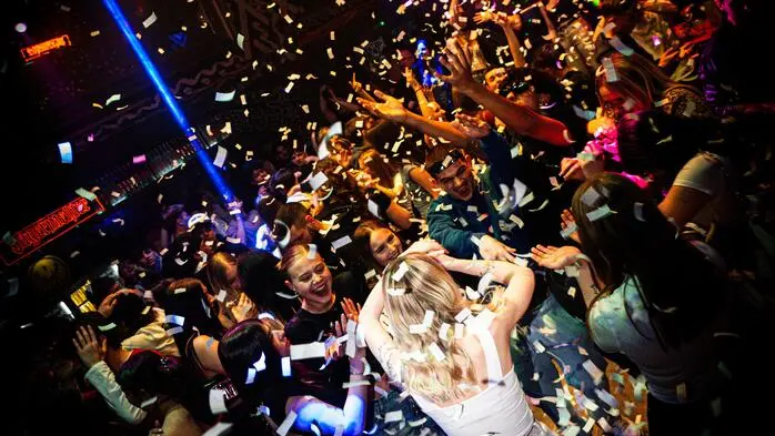 Klicken Sie sich durch die Fotos von der Partynacht!